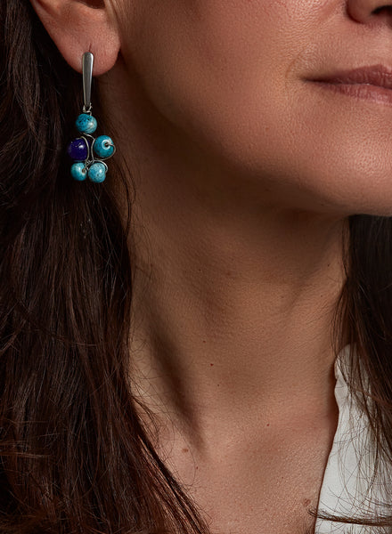 orecchini fatti a mano con perline in ceramica raku colore blu e azzurro