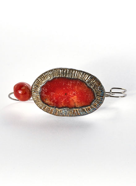 Spilla Red Solar con accessorio gioiello fatto a mano in ceramica Raku di forma ovale con perlina rossa