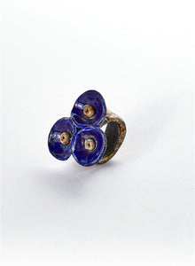 anello fatto a mano in ceramica raku. blu e oro