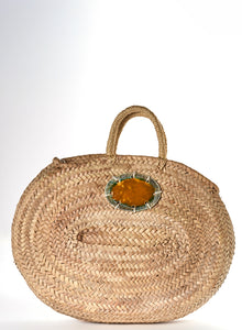 Borsa ovale in palma naturale con accessorio-gioiello in ceramica raku color giallo senape e oro