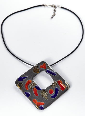 collana fatta a mano in ceramica Raku a forma di rombo