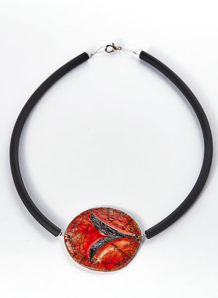 collana fatta a mano in ceramica Raku rosso e nero