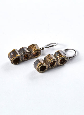 orecchini fatti a mano in ceramica raku, pendenti a forma di catena. colore argento
