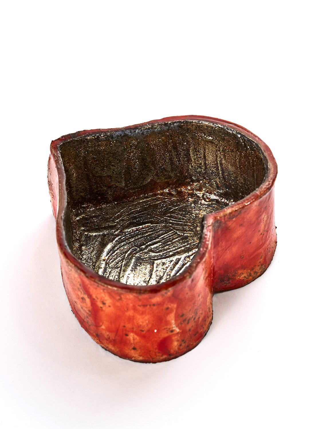 portagioie a forma di cuore fatto a mano in ceramica Raku. Rosso e oro