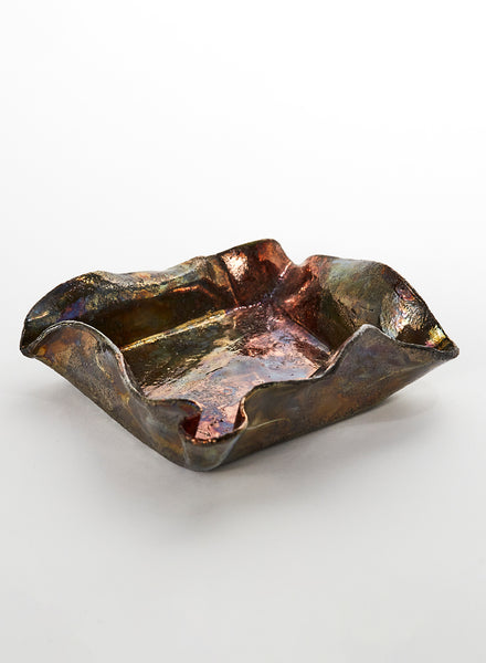 Portagioie fatto a mano in ceramica raku. Forma irregolare e colore rame e oro