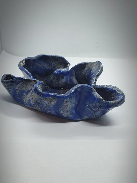 Portagioie fatto a mano in ceramica raku. Blu