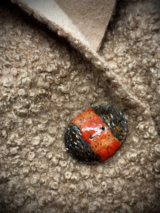 Scaladacollo in pura lana con bottone gioiello in ceramica raku