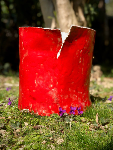 Vaso Natura Carminio in ceramica Raku colore rosso all'esterno e bianco all'interno, pezzo unico