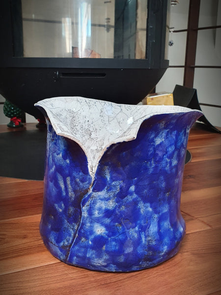 Vaso grande blu cobalto e bianco fatto a mano in ceramica Raku